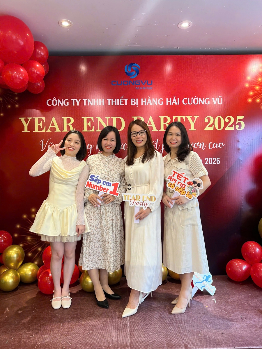 Phó Giám đốc Nguyễn Thị Quỳnh Hoa cà phòng Kinh doanh